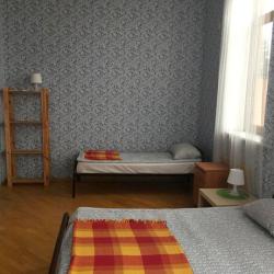 Номер эконом семейный с 1 односпальной и 1 двуспальной кроватью