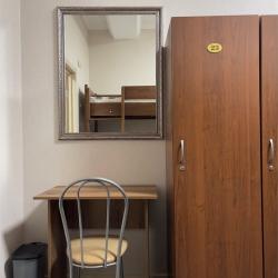 Кровать в 6-местном общем женском номере с балконом №5 (общие удобства)