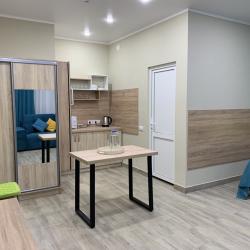 Номер стандарт с 1 двуспальной кроватью и диваном