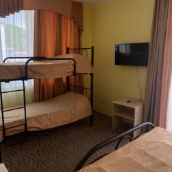 Комната стандарт с 1 двуспальной и 1 двухъярусной кроватью