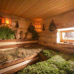 2-комнатный коттедж улучшенный с 2 двуспальными кроватями (с завтраком, мансарда)