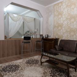 Номер люкс улучшенный с 1 двуспальной кроватью (с завтраком)
