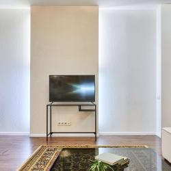 Фото Отель FlatStay Кирилловская 22| 3шка с просторной гостиной на 8 человек в центре