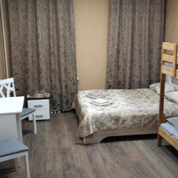 Комната стандарт с 1 двуспальной кроватью и 1 двухъярусной кроватью