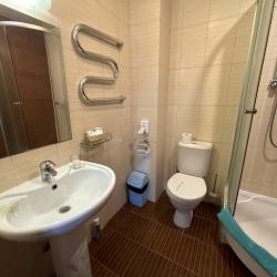 Номер стандарт с 2 односпальными кроватями и французским балконом