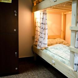 Кровать в 8-местном  женском номере (удобства на этаже)
