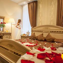 Love Suite с большой джакузи и видом на набережную