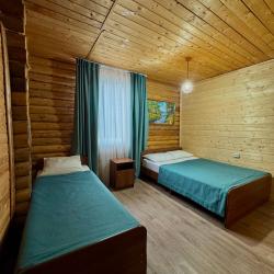 Номер комфорт с 1 односпальной и 1 двуспальной кроватью №3