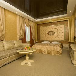 Номер полулюкс с 1 двуспальной кроватью