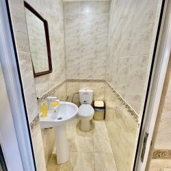 Номер люкс с 1 односпальной и 1 двуспальной кроватью