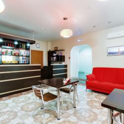 Авеню — e3d1e80921804c9b44eec65d0e7a4eb0