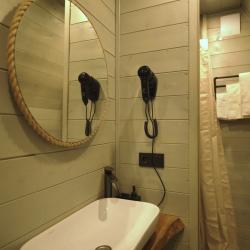 4-местный 2-комнатный коттедж премиум с 2 двуспальными кроватями