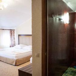 Номер стандарт семейный с 1 односпальной и 1 двуспальной кроватью