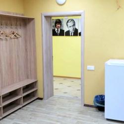 Кровать в 10-местном общем женском номере