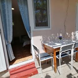 Комната эконом с 2 односпальными кроватями на 1 этаже (общие удобства)