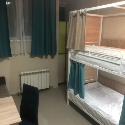 Кровать в 4-местном общем женском номере