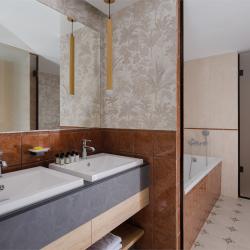 Номер делюкс прайм с 1 двуспальной кроватью