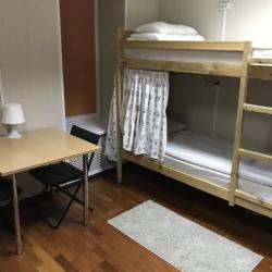 Кровать в 8-местном общем мужском номере