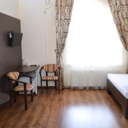 Номер полулюкс с 1 двуспальной кроватью