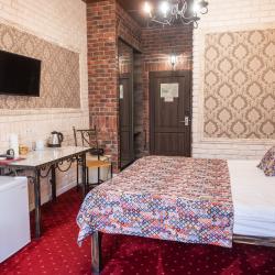 Номер стандарт улучшенный с 1 двуспальной кроватью (мансарда)