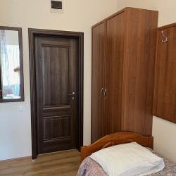 Комната стандарт с 1 односпальной и 1 двуспальной кроватью