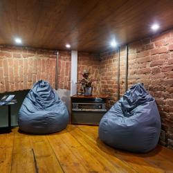 Фото Отель FlatStay Мойки 82| Трёшка у Исаакиевского собора в стиле Лофт, с просторной гостиной и 2-м ярусом