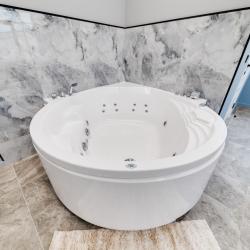 Номер люкс с джакузи