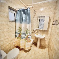 Номер стандарт с 1 односпальной и 1 двуспальной кроватью