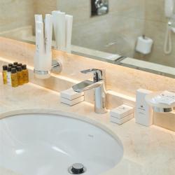 Номер делюкс с 2 односпальными кроватями с видом на бассейн