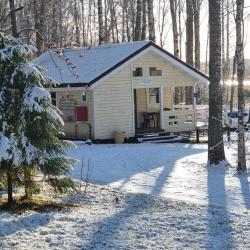 Малый коттедж у леса с 2-мя спальнями