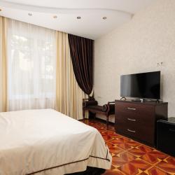 2-местный номер улучшенный с 1 двуспальной кроватью