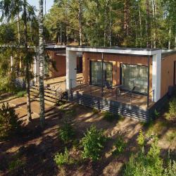 Коттедж улучшенный с общей террасой и видом на озеро