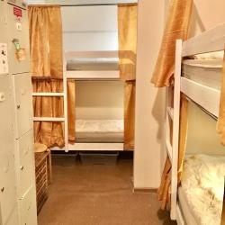 Кровать в 6-местном общем номере