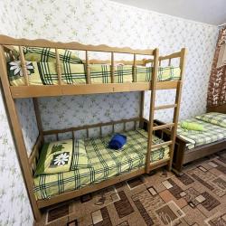 Комната комфорт с 2 односпальными кроватями и 1 двухъярусной кроватью