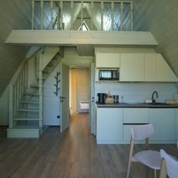 4-местный 2-комнатный коттедж премиум с 2 двуспальными кроватями