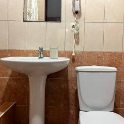 Комната комфорт с 2 односпальными и 1 двуспальной кроватью