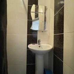Комната комфорт с 1 односпальной и 1 двуспальной кроватью с дополнительным местом на 1 этаже