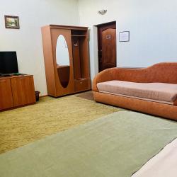 Номер стандарт улучшенный с 1 двуспальной кроватью (мансарда)