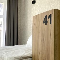 Кровать в 12-местном общем номере