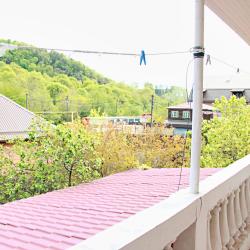 Номер стандарт с 1 односпальной и 1 двуспальной кроватью с балконом