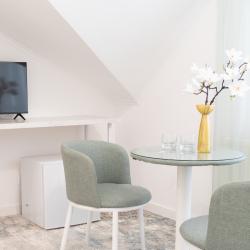 Номер комфорт с 1 двуспальной кроватью и балконом (мансарда)