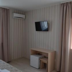 Комната стандарт с 1 односпальной и 1 двуспальной кроватью