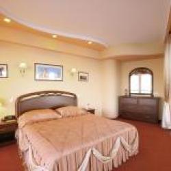 Yacht Club Yalta (Яхт-клуб Ялта) — e7c5f747fd1f5df4cd77374bc086e410