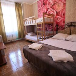 Комната стандарт с 1 двуспальной кроватью и 1 двухъярусной кроватью