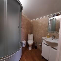 Комната комфорт с 1 двуспальной кроватью и диваном