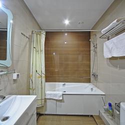 Номер полулюкс с 1 двуспальной кроватью