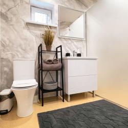 4-местный номер делюкс с 1 двуспальной кроватью