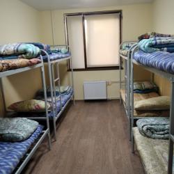 Кровать в 10-местном общем мужском номере