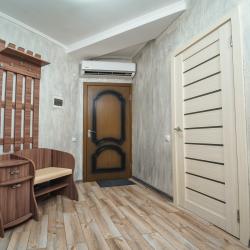 2-комнатные апартаменты люкс Кирова 1-406Б, 4(9)