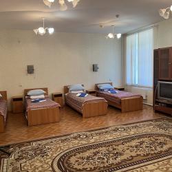 Кровать в 8-местном общем номере